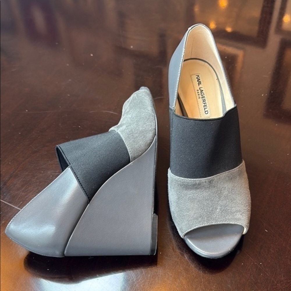 🥿Karl Lagerfeld suede and leather Black and Gray Wedge Peep-Toe Shoes darci